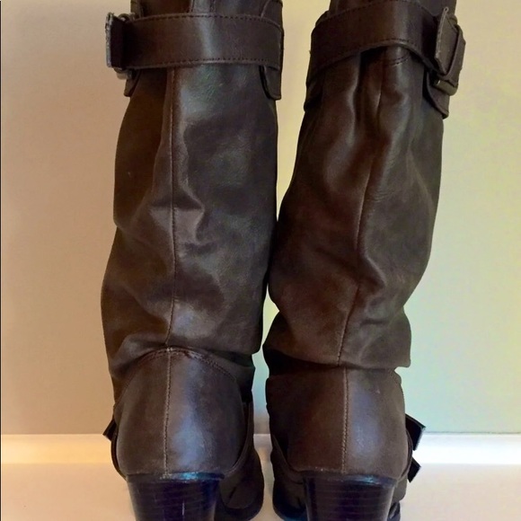 Taupe mid calf boots with buckles. Size 6 - Picture 3 of 4